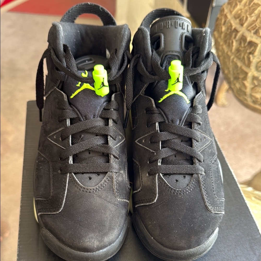 Jordan Retro 6 Black and Neon Green Sneakers - Picture 9 of 9